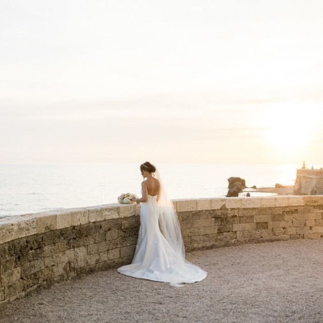 [THE CASTLE ON THE SEA] 🤍
What's more romantic than a Bride, a Castle overlooking the Sea and the Sunset light that embrace everything?
Info for your wedding in Italy👇🏻
💌 denise@denisemore.it
@aberrazioni_cromatiche_studio 
#luxuryweddings #luxuryweddinginitaly #italianweddingplanners #italianweddingplanner #weddingplanneritalia #weddinginrome❤️ #weddingplannerroma #weddingplanneraroma #getmarriedinrome